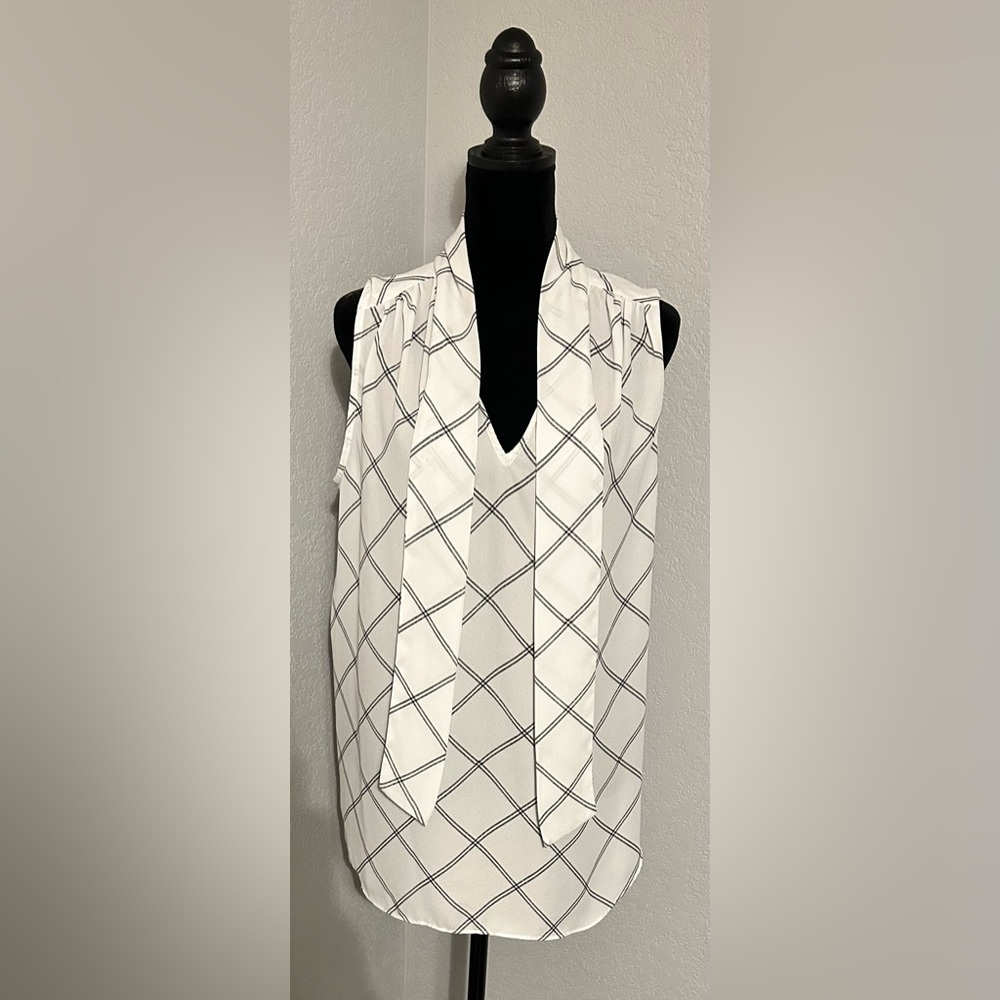 Jones New York Tie-Neck Sleeveless Blouse